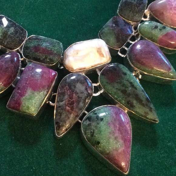 Breathtaking Genuine Ruby Zoisite Necklace With Pearls - Picture 6 of 12